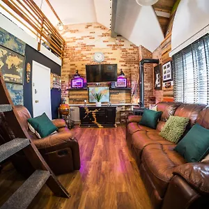 Apartment 2 Independant Boutique One Sleeps 2 The Other Sleeps 4, Meadowhall, Arena, Free Parking United Kingdom